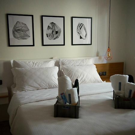 Chrisandro Apartments Atene Esterno foto