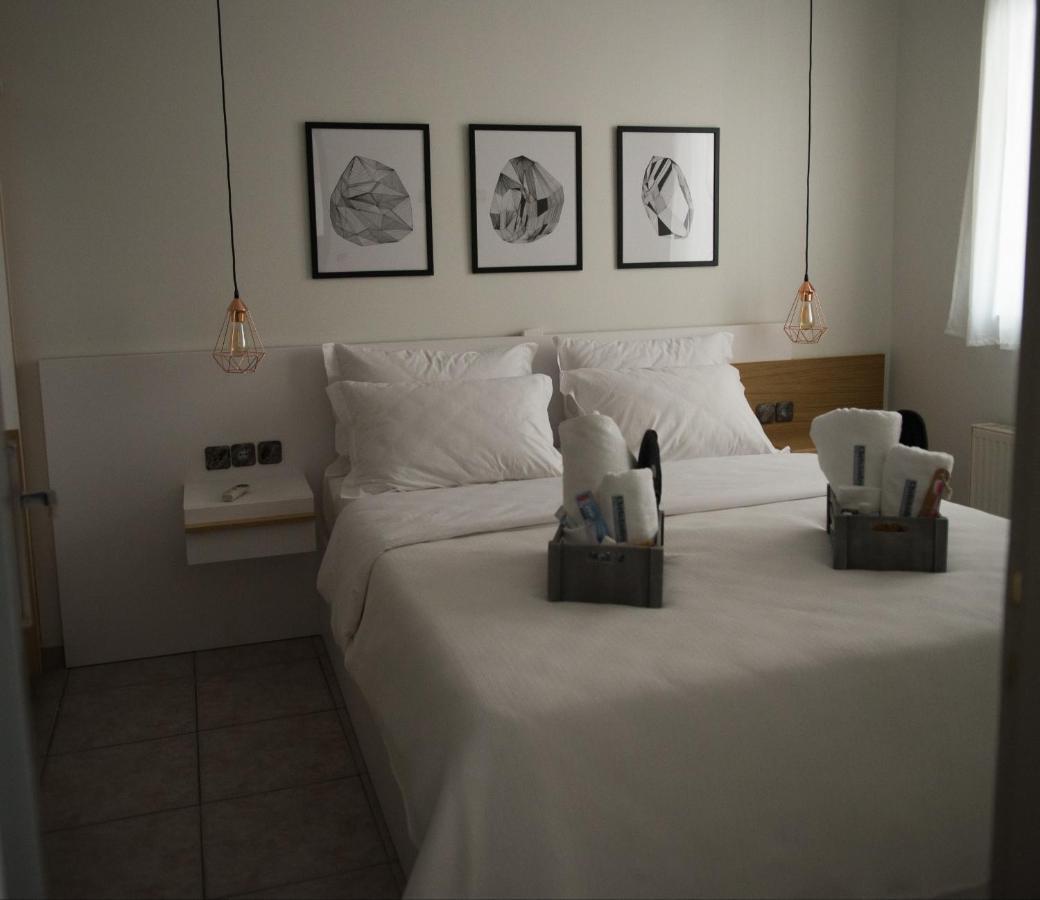 Chrisandro Apartments Atene Esterno foto